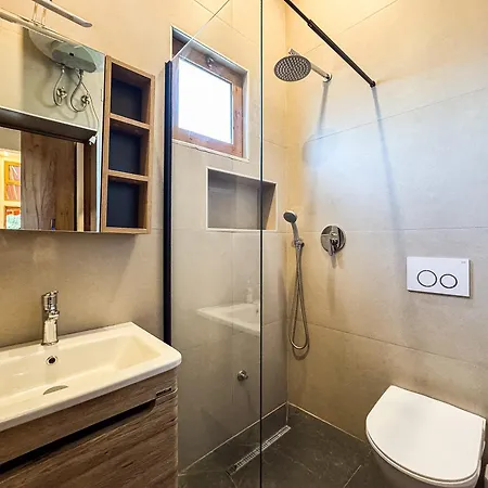 With Balcony, 2br And 5 Min To Sea