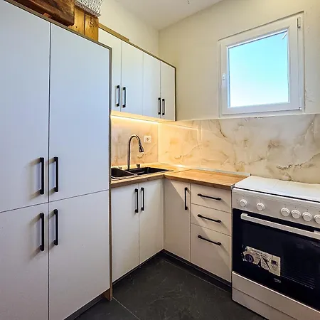 Lejlighed With Balcony, 2br And 5 Min To Sea