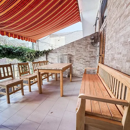 Lejlighed With Balcony, 2br And 5 Min To Sea