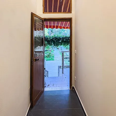 With Balcony, 2br And 5 Min To Sea * Velipojë