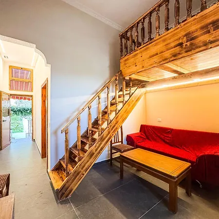 With Balcony, 2br And 5 Min To Sea
