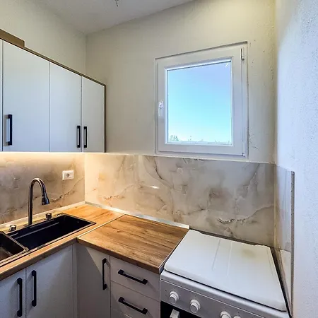 With Balcony, 2br And 5 Min To Sea Lejlighed *